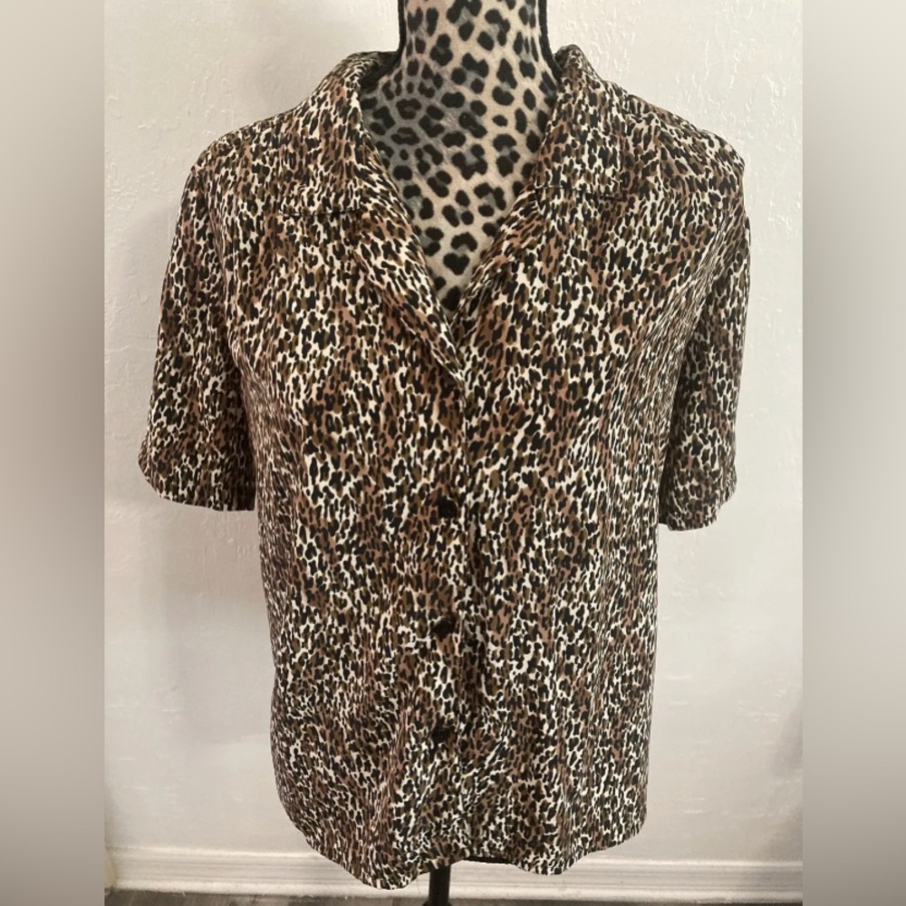 Impressions Top Blouse M Cheetah Animal Print Short Sleeve Brown Tan 25L X 22W